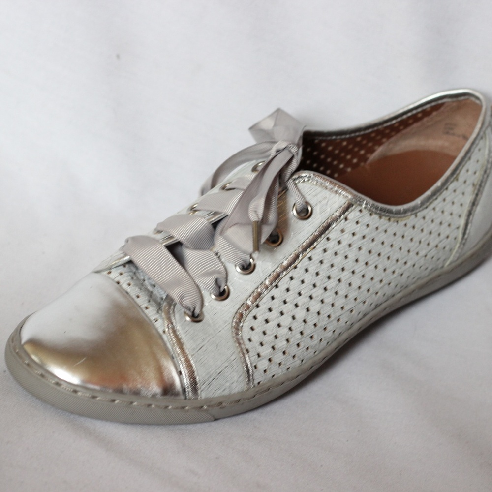 Donald J. Pliner Maxi Silver Leather Sneakers 9.5